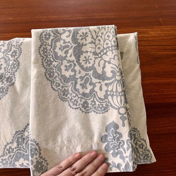 Pottery Barn Luciana Medallion Gray and Cream Duvet Set - King duvet strd shams